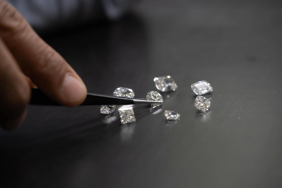 How to choose between two different diamond shapes