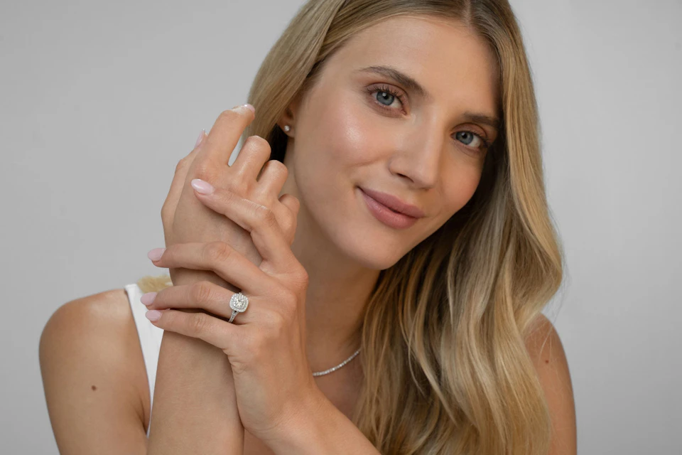 woman wearing a platinum ring