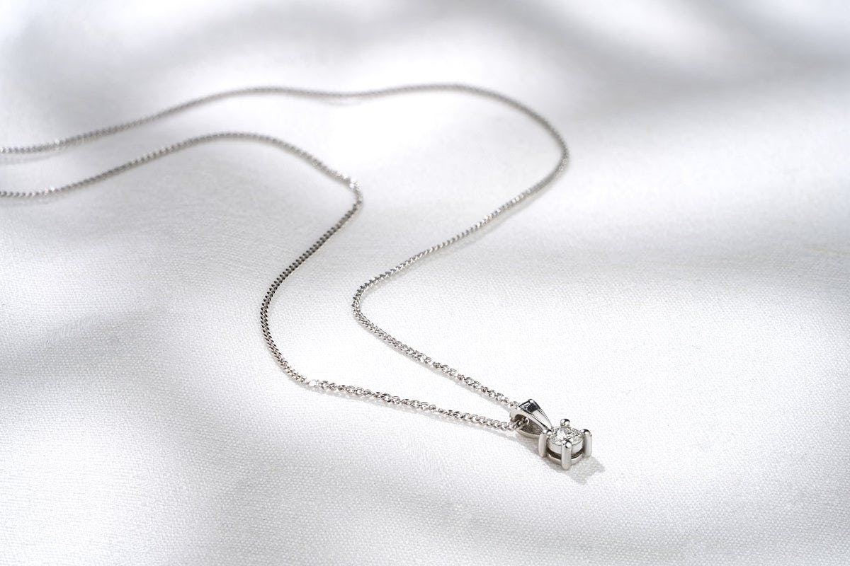pendant diamond necklace