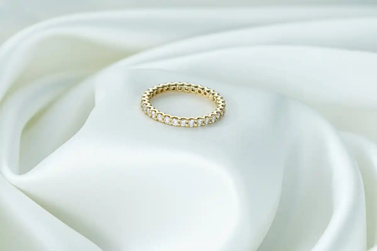Gold diamond ring