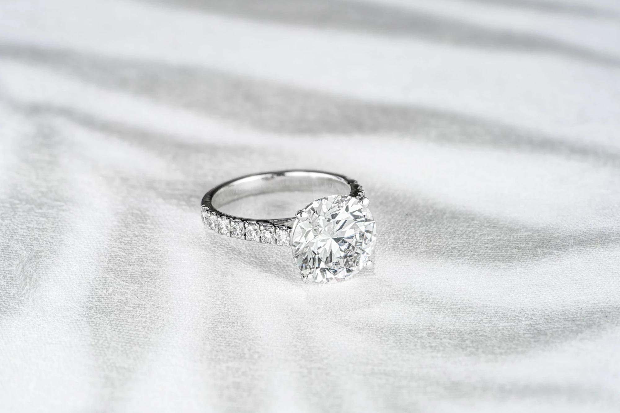 big carat size diamond engagement ring