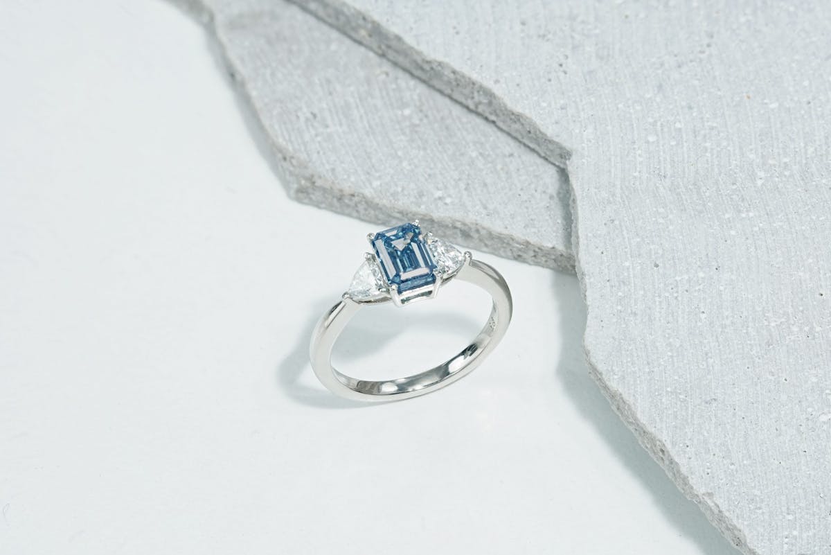 emerald cut diamond ring