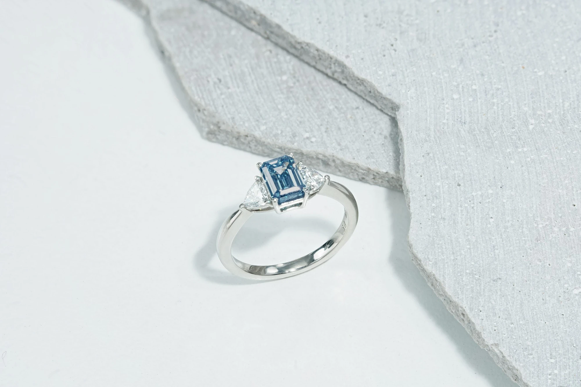emerald cut diamond ring