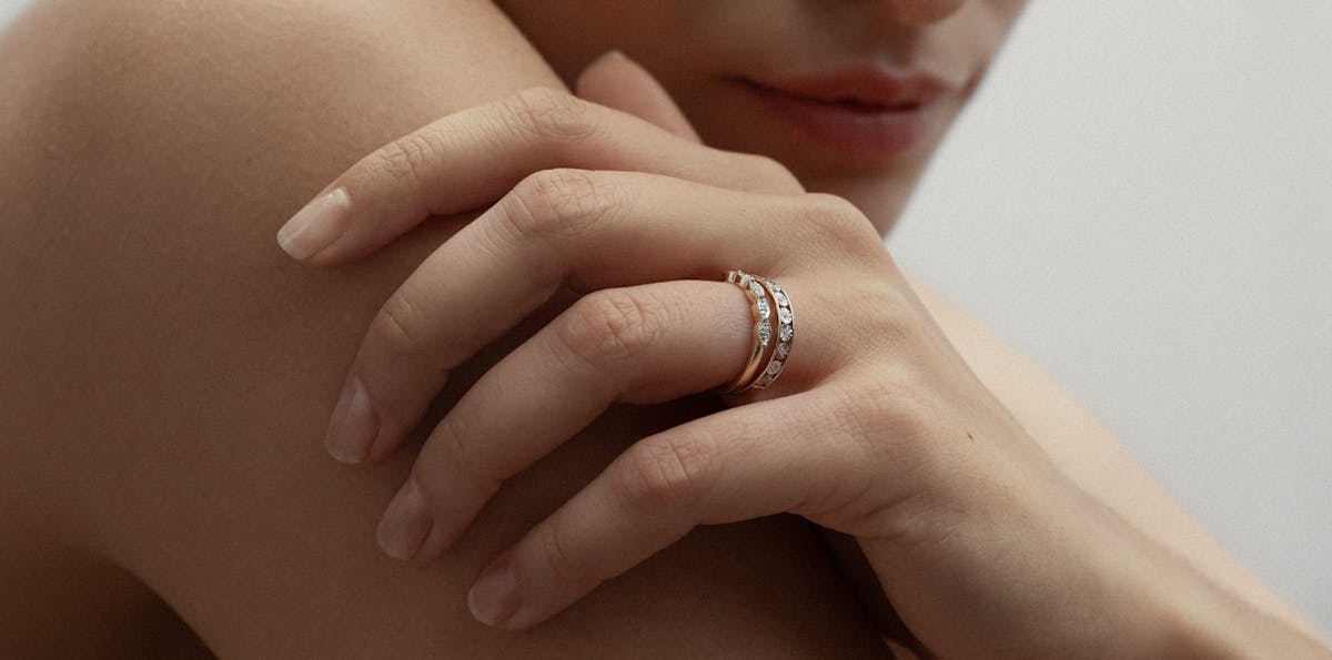 woman wearing a divorce ring