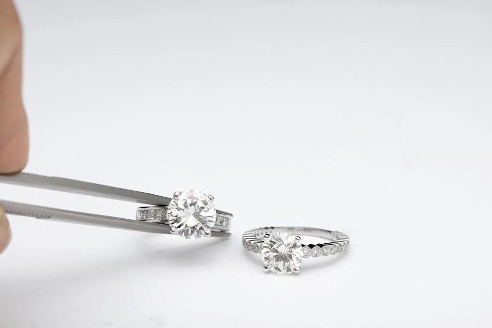 jewellery handling diamond rings