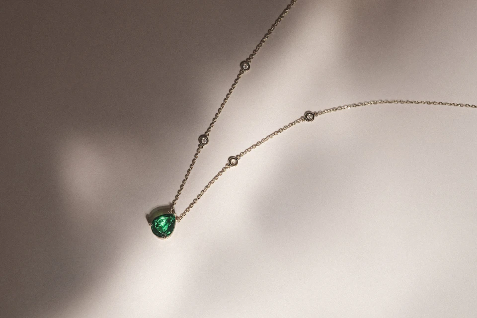 emeral pendant necklace