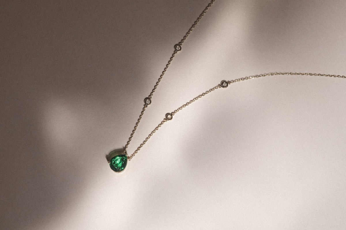 emeral pendant necklace