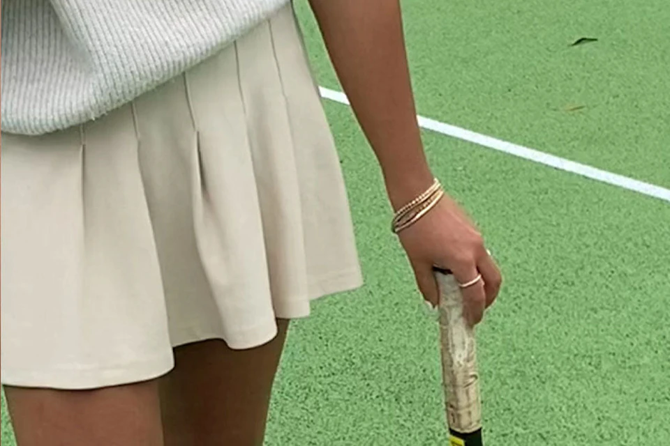 tennis player wearing tennis bracelet