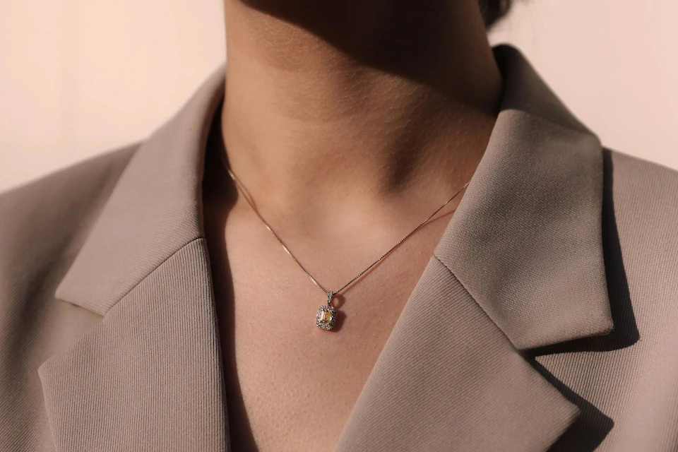 smart woman wearing drop pendant necklace
