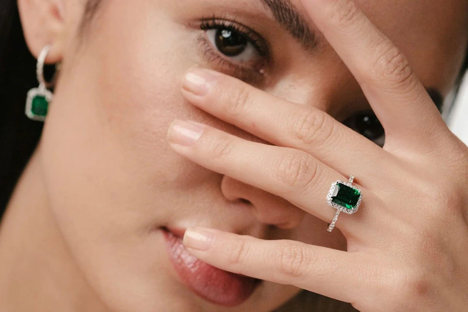 How to wear statement jewellery