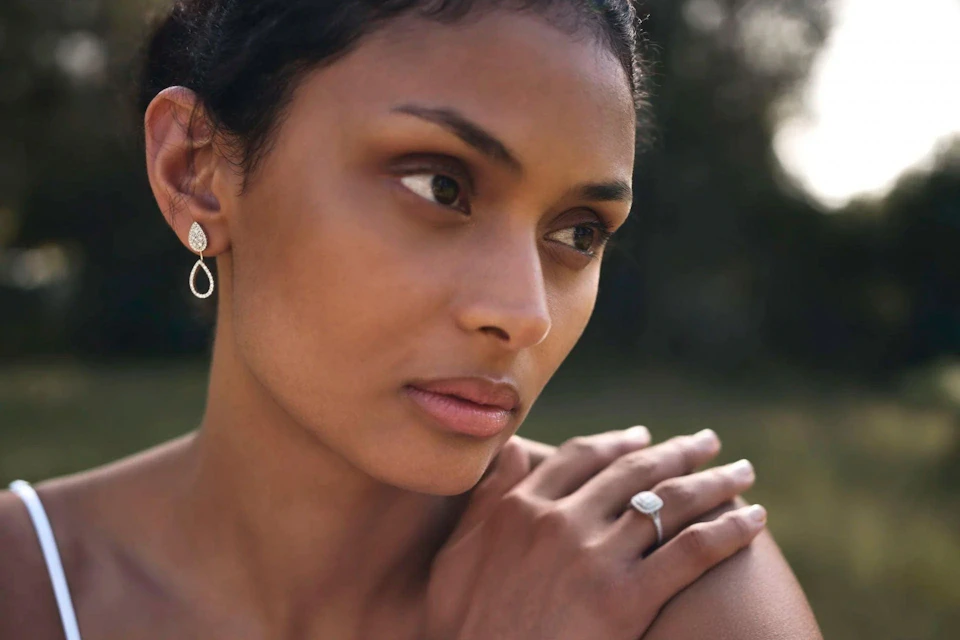lady wearing wedding jewellery