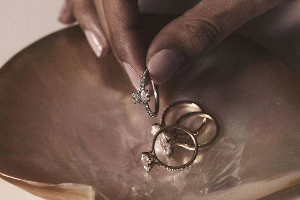 picking a diamond ring among others