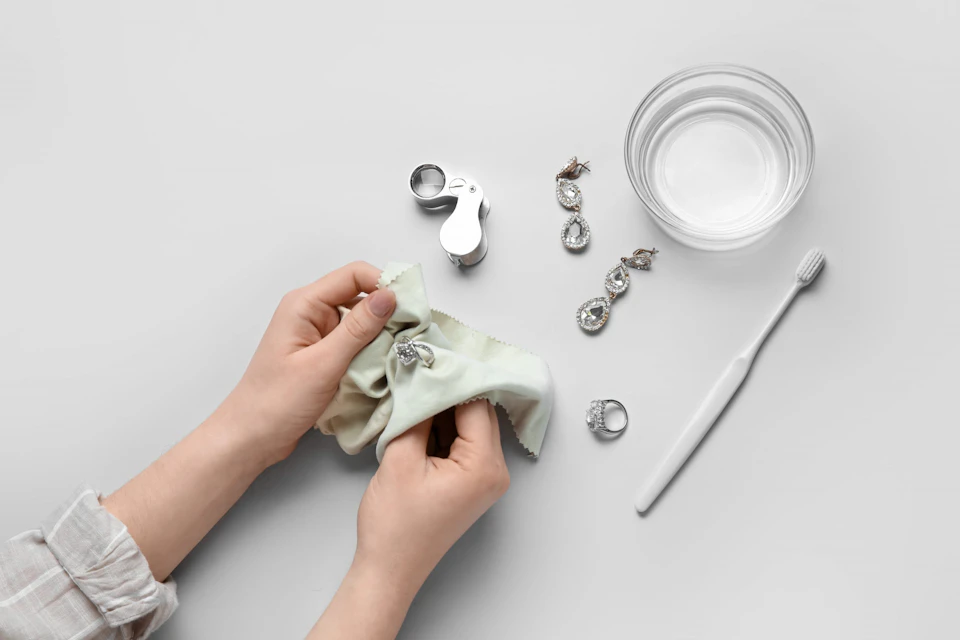 how to clean tarnished jewellery