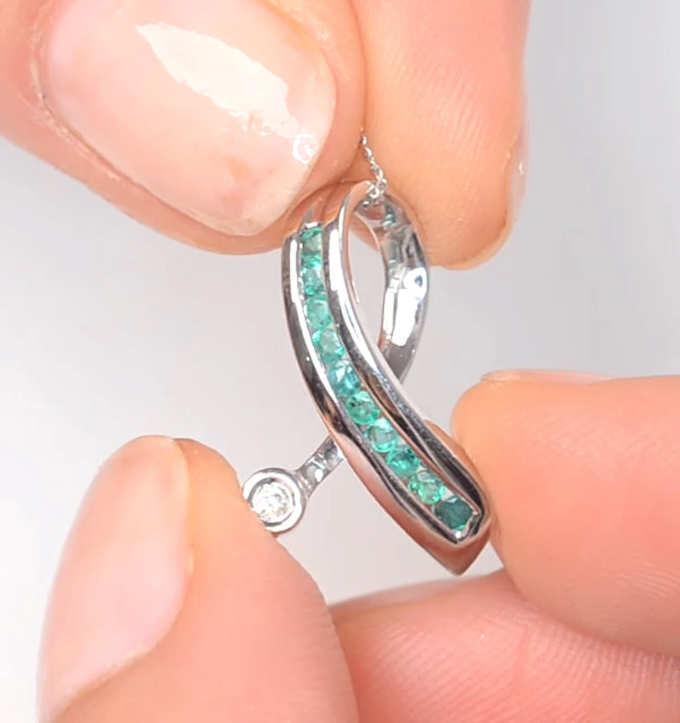 Emerald 0.22CT And Diamond 9K White Gold Ribbon Pendant Necklace