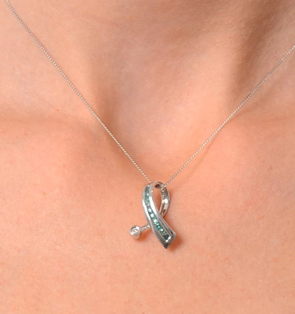 Emerald 0.22CT And Diamond 9K White Gold Ribbon Pendant Necklace