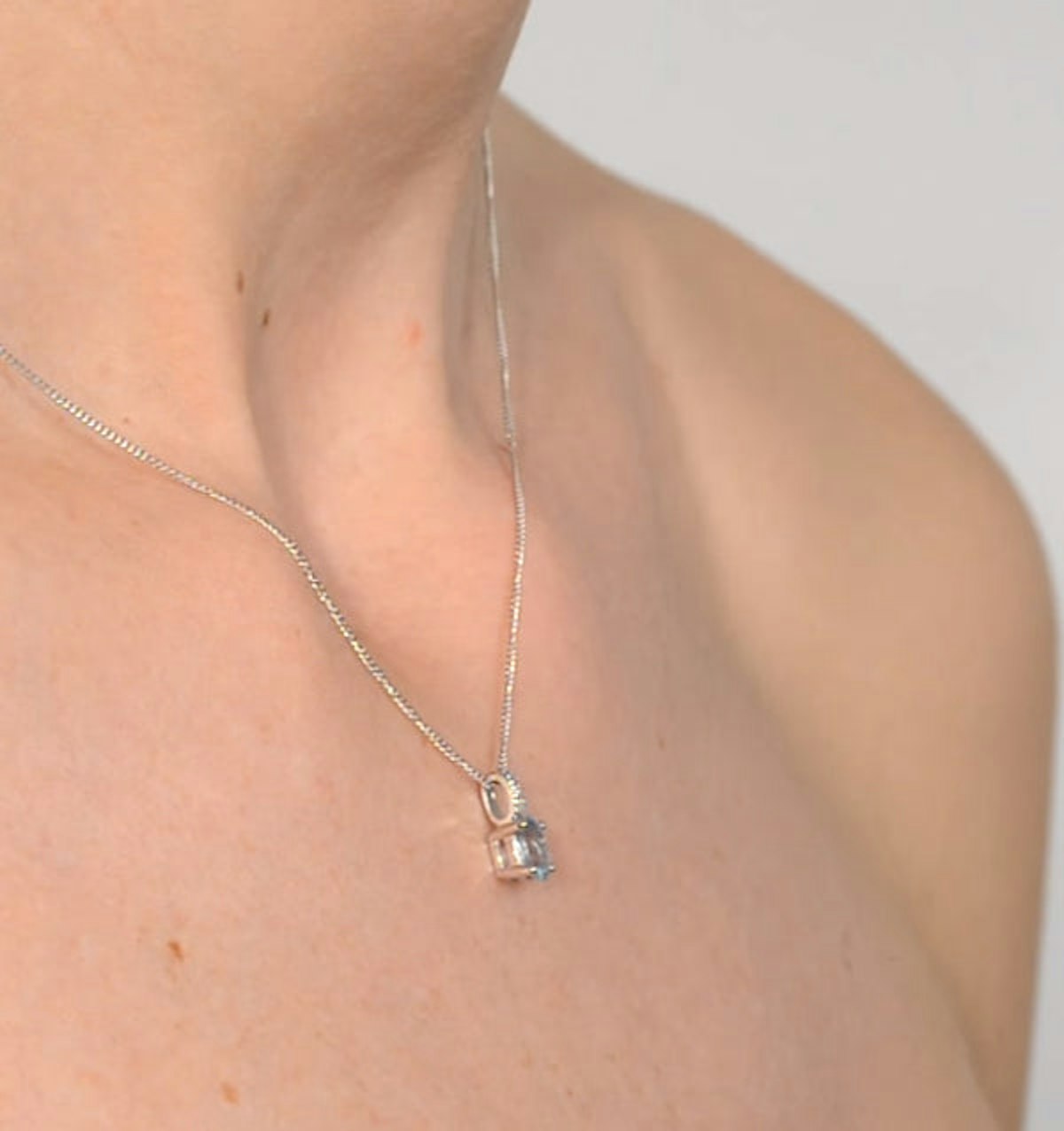 Aquamarine 0.34CT And Diamond 9K White Gold Pendant Necklace