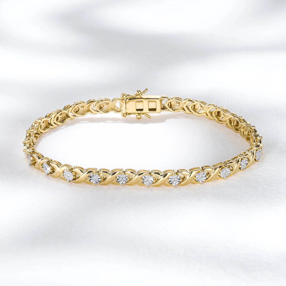 Diamond Kisses Bracelet With 0.05ct Set in 18K Gold Vermeil