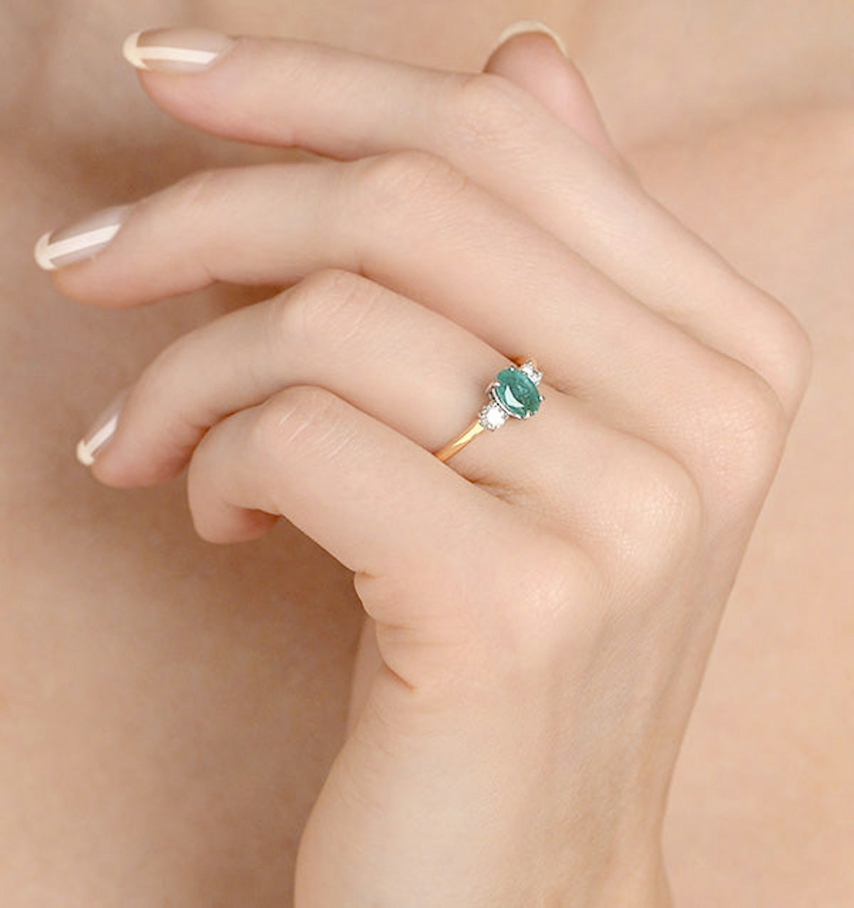Emerald 0.75ct And Diamond 18K Gold Ring