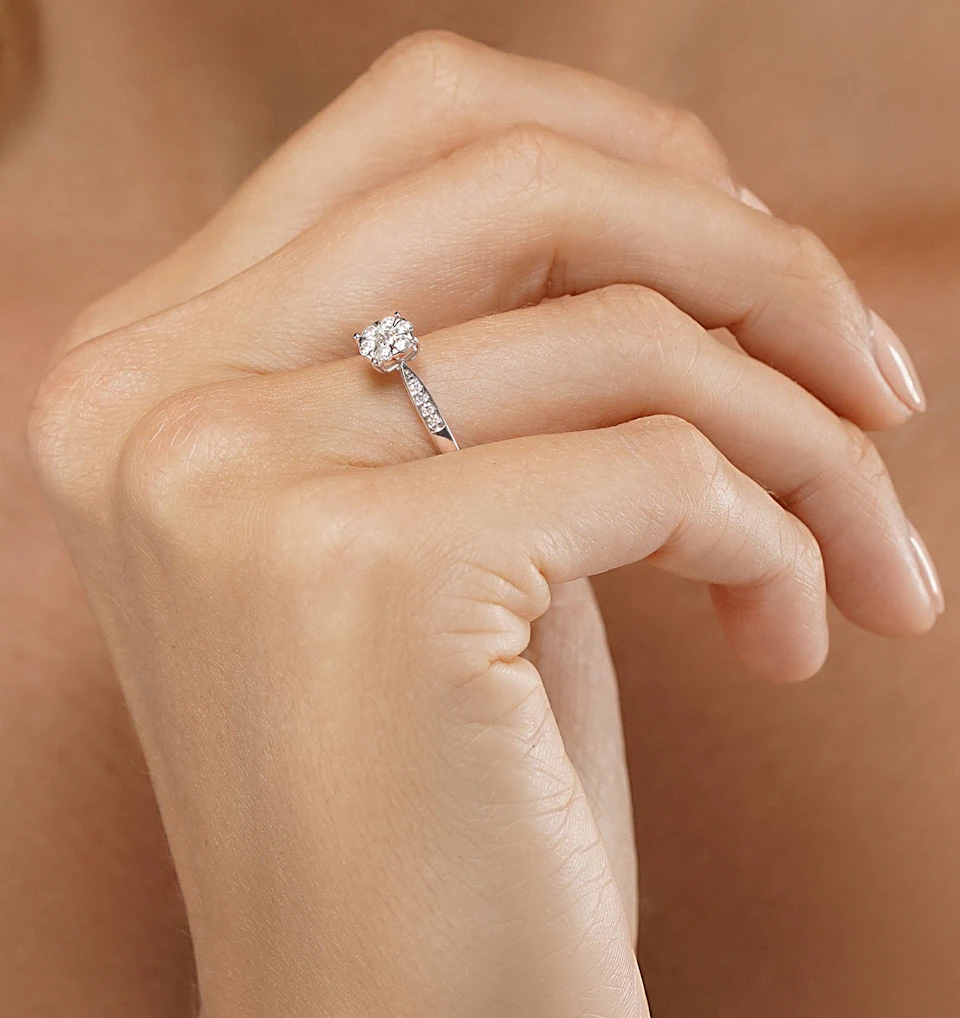 Lab Diamond Engagement Ring With Shoulders 0.25ct H/Si in 9K Gold