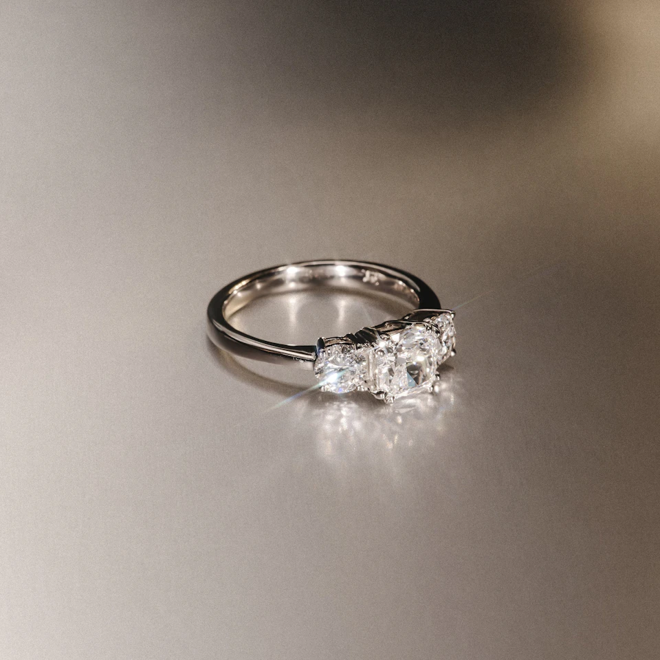 3 Stone Meghan Diamond Engagement Ring 1CT G/Vs2 in Platinum