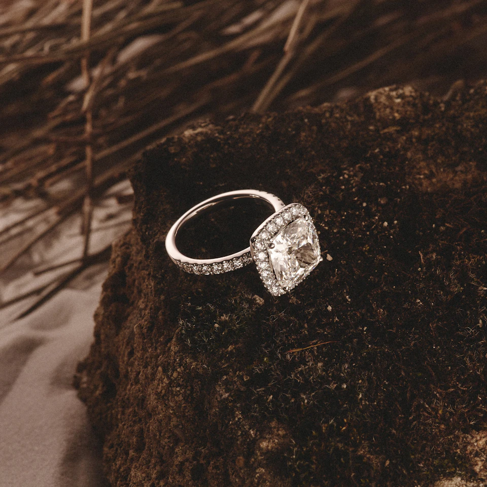 Halo Engagement Ring Ella 18K Gold Diamond Princess Cut 0.82ct SI