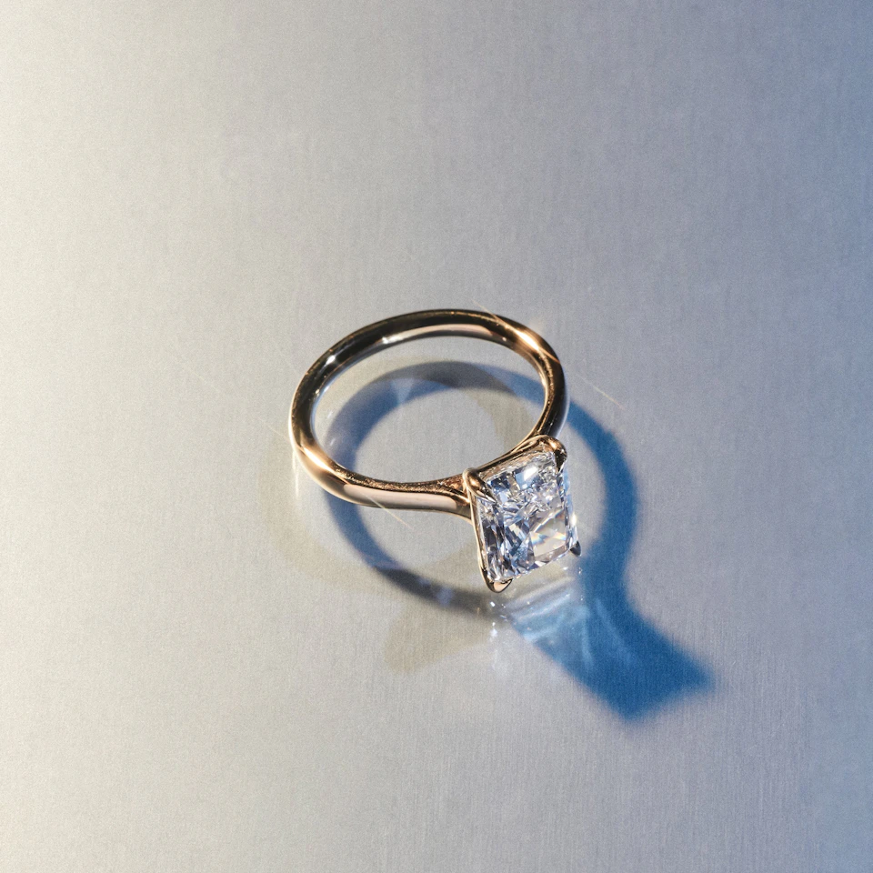 Amora Radiant 1.00ct Hidden Halo Diamond Engagement Ring G/VS1 Set in 18K Gold