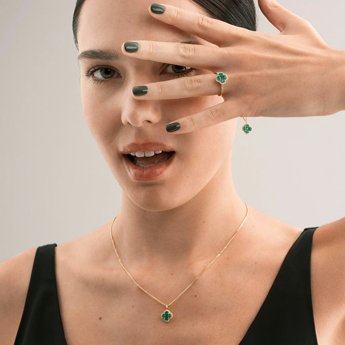 Emerald 1.04ct and Diamond 18K Yellow Gold Alegria Pendant