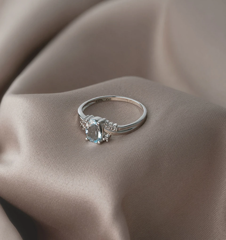 Aquamarine 0.70CT And Diamond 18K White Gold Ring N4442