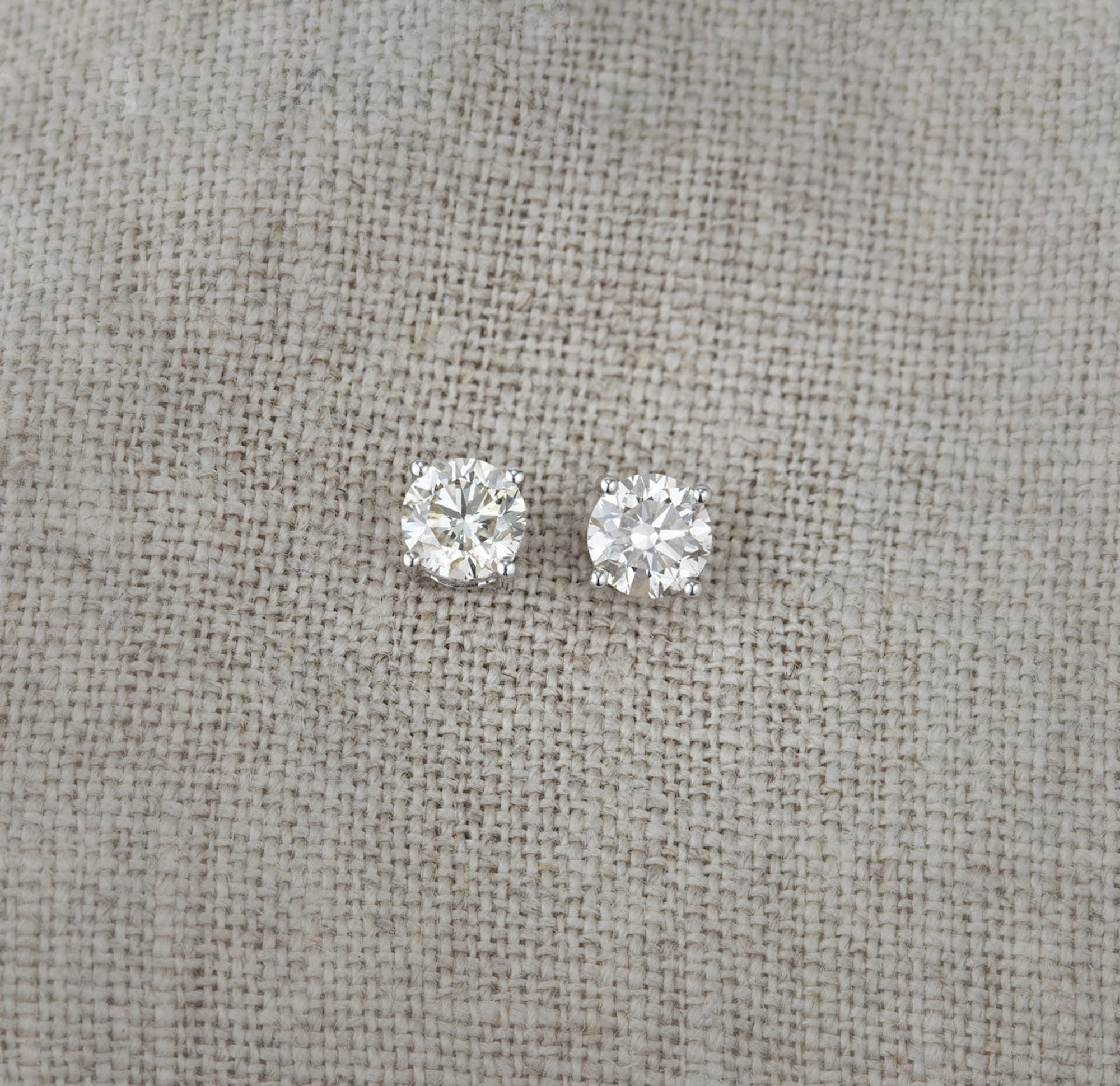 Diamond Earrings 1.00CT Studs G/Vs Quality in 18K White Gold - 5.1mm