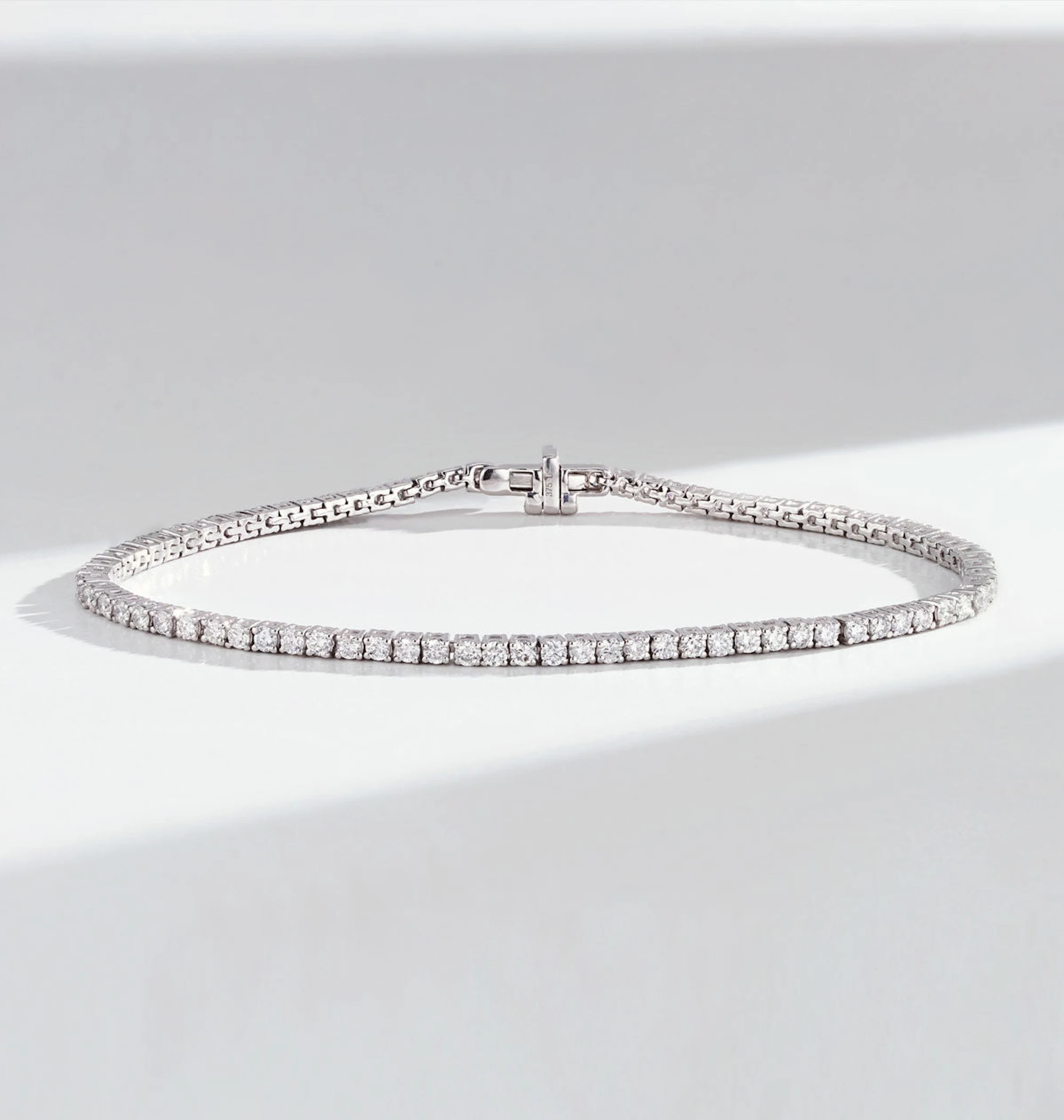 3ct Diamond Tennis Bracelet Claw Set in 9K White Gold