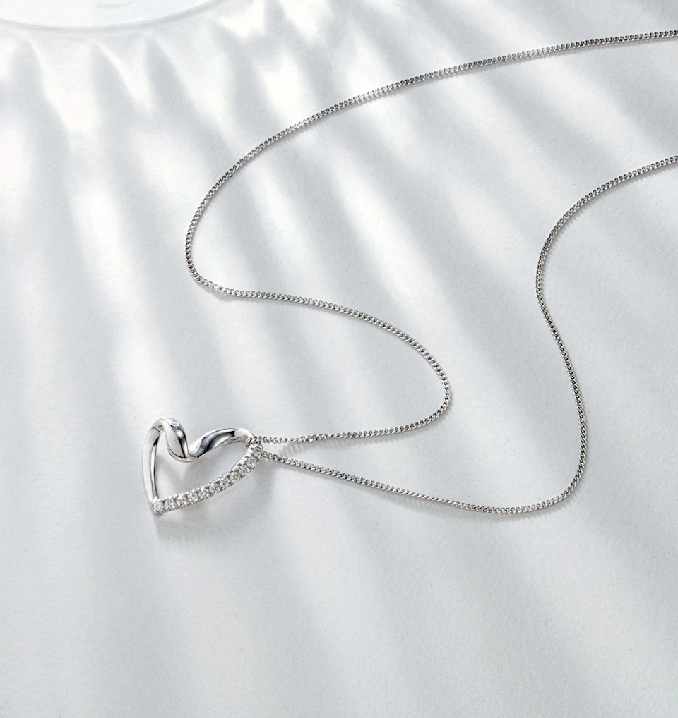 Lab Diamond Heart Necklace Pendant 0.10ct H/SI Set in 925 Silver