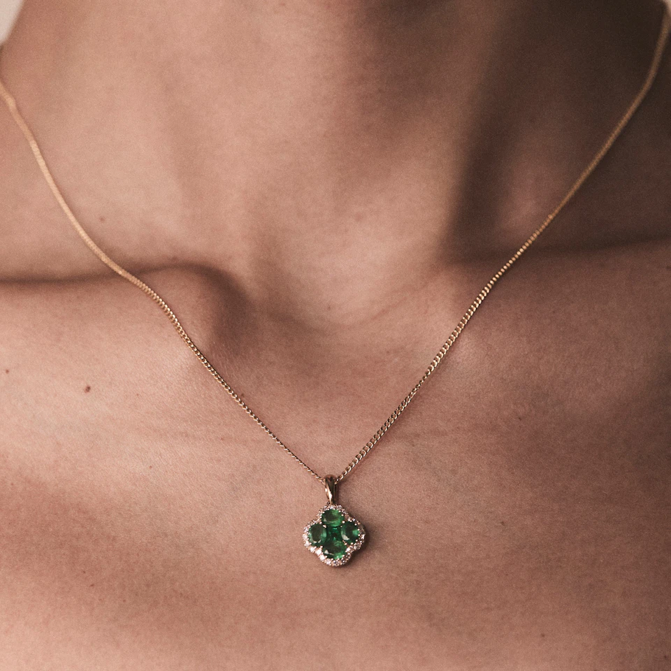 Emerald 1.04ct and Diamond 18K Yellow Gold Alegria Pendant