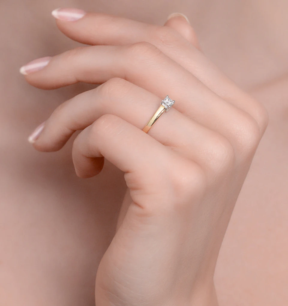 Certified Lucy 18K Gold Diamond Engagement Ring 0.25CT-G-H/SI