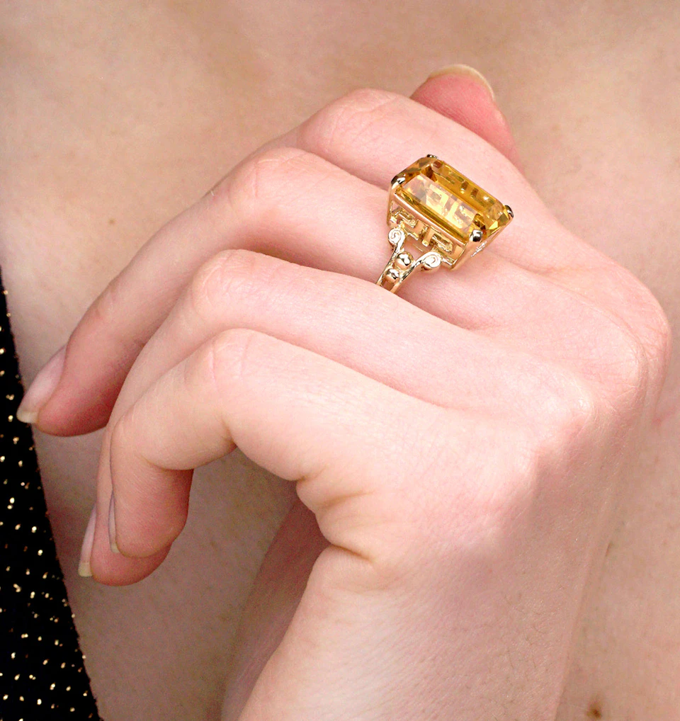 Citrine 14 x 10mm And 9K Gold Ring