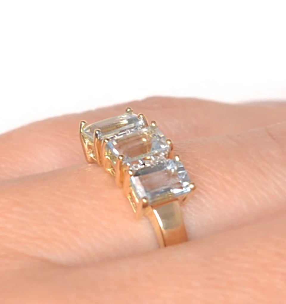 Aquamarine 1.65CT And Diamond 9K Yellow Gold Ring