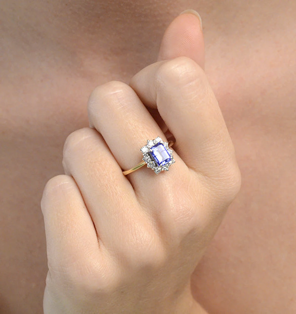 Tanzanite 7 x 5mm And Diamond 0.50ct 18K Gold Ring FET24-V