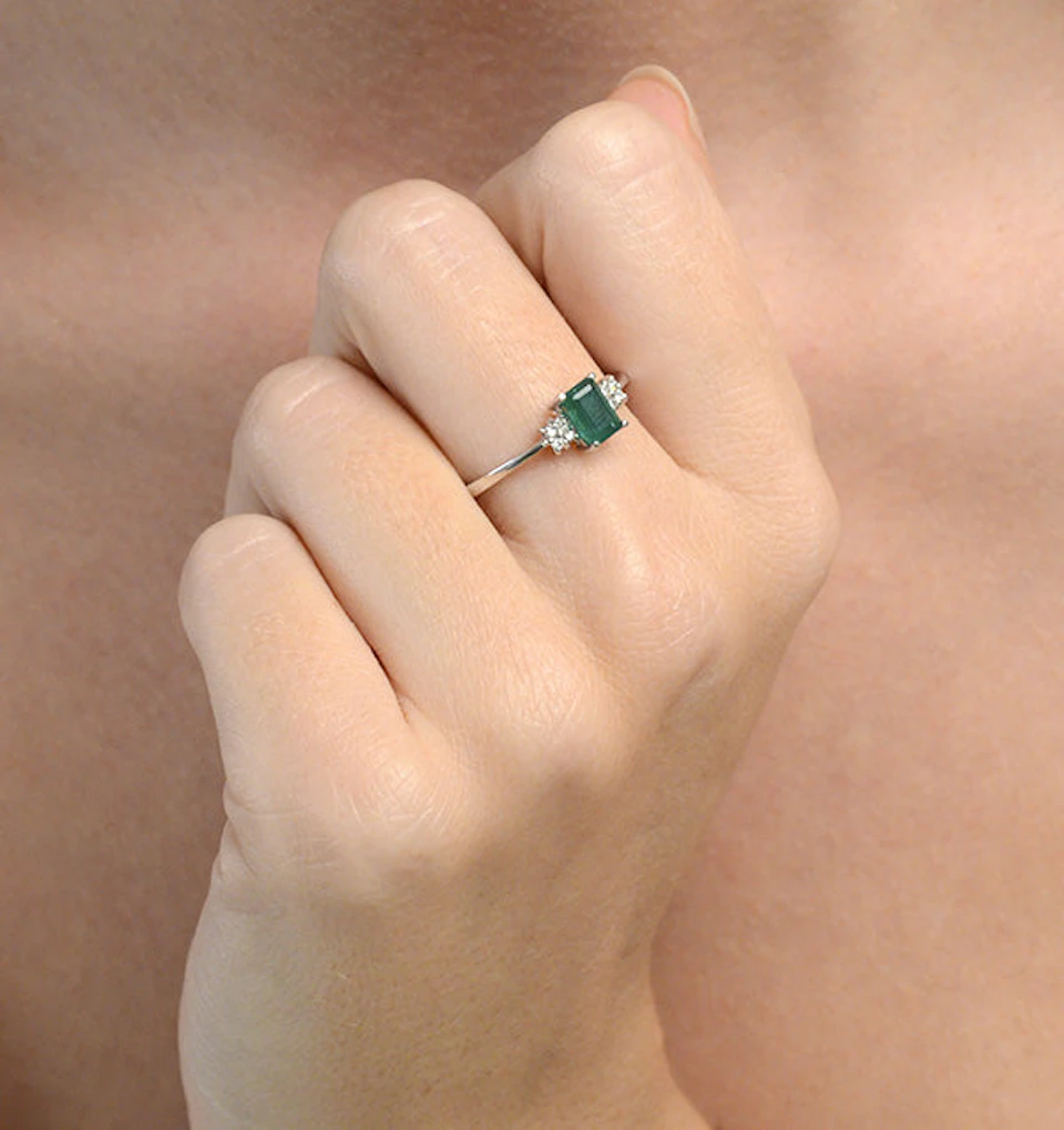 Emerald 6 x 4mm And Diamond 18K White Gold Ring
