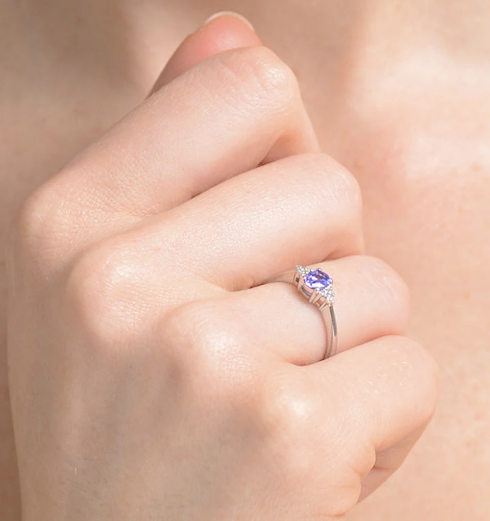 Tanzanite 0.35ct And Diamond 18K White Gold Ring