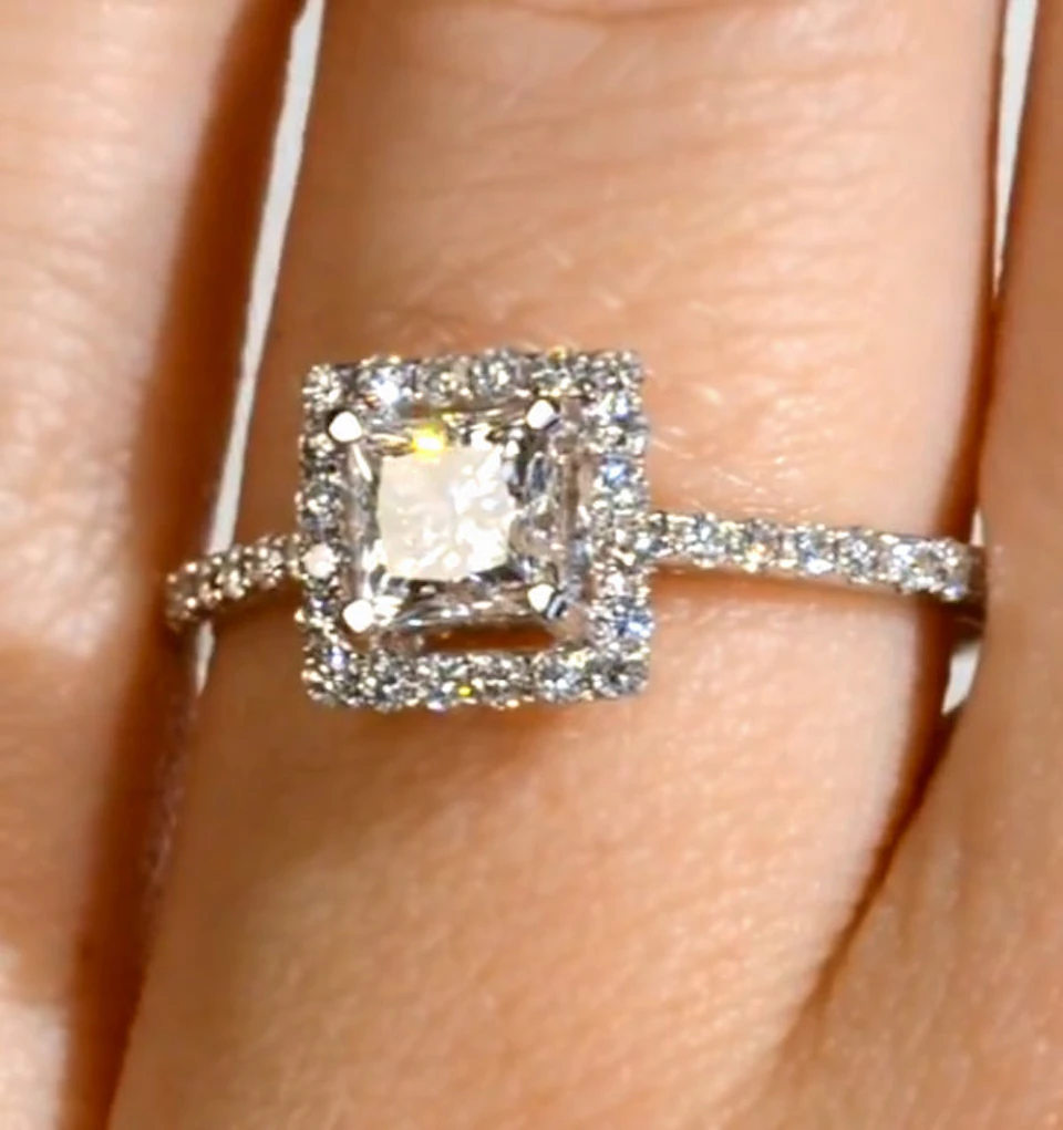 Halo Engagement Ring Ella 18K Gold Diamond Princess Cut 0.82ct SI